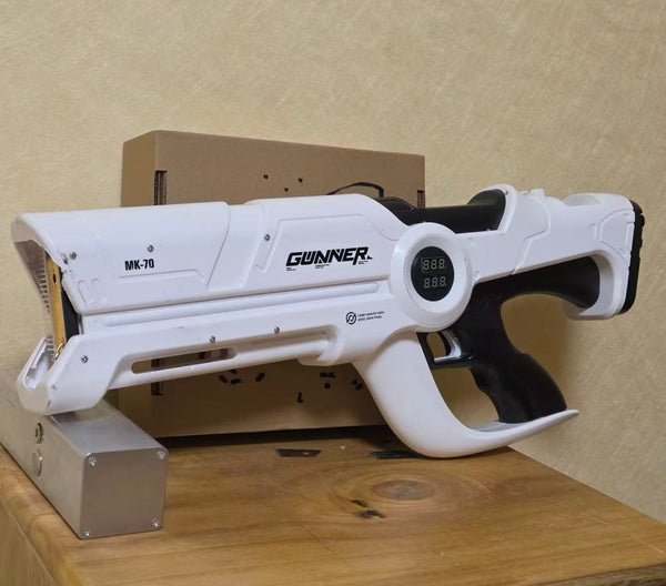 SQ500-2 DIY Laser Cannon. Handheld 500W (Battery DC 46V 10Ah; Wavelength 915). Range 80 m. Battery life 5 years, with fast charging.